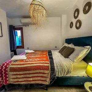 Pisos Baza, Tres Apartmentos En Apartamento